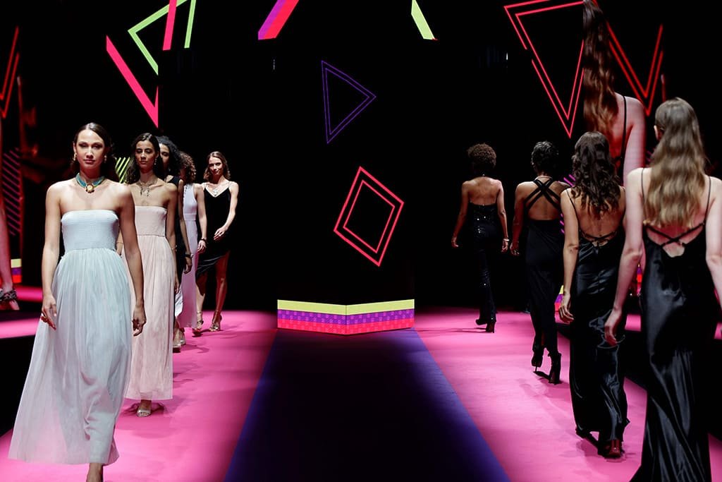 Il nuovo lusso non pesa: si racconta